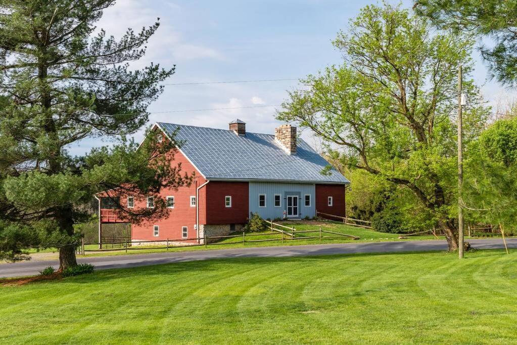 The Barn At Evermore: Riverfront Retreat W/Hot Tub Luray Buitenkant foto