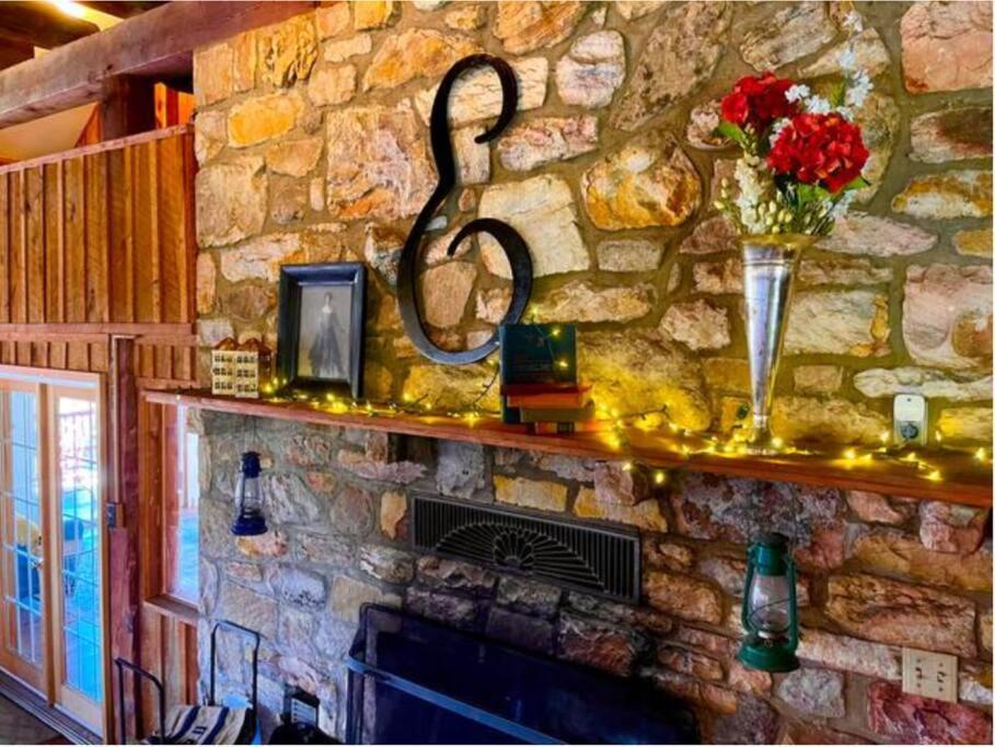 The Barn At Evermore: Riverfront Retreat W/Hot Tub Luray Buitenkant foto