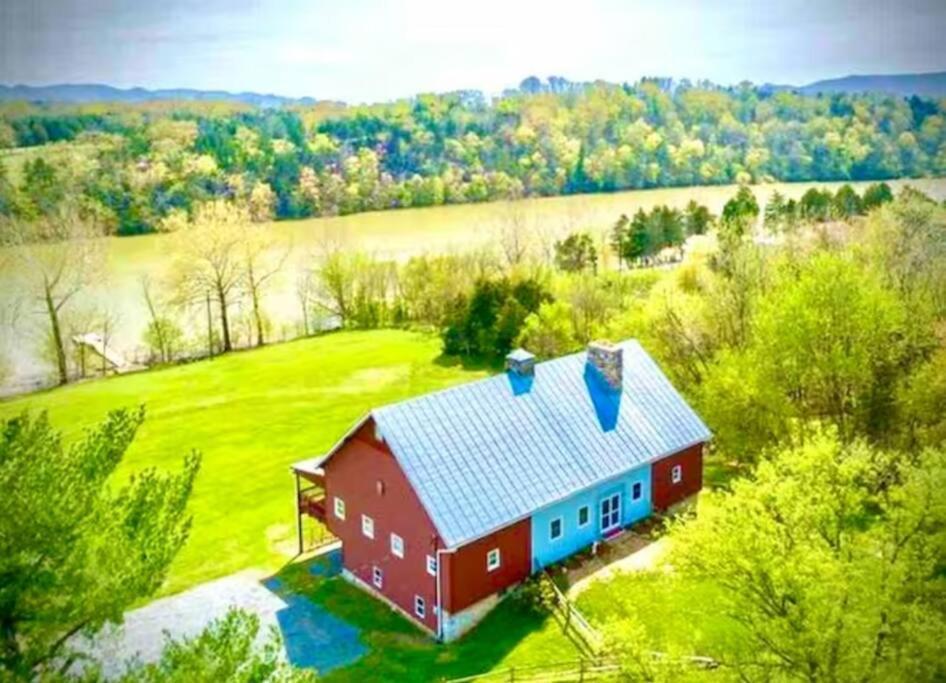 The Barn At Evermore: Riverfront Retreat W/Hot Tub Luray Buitenkant foto