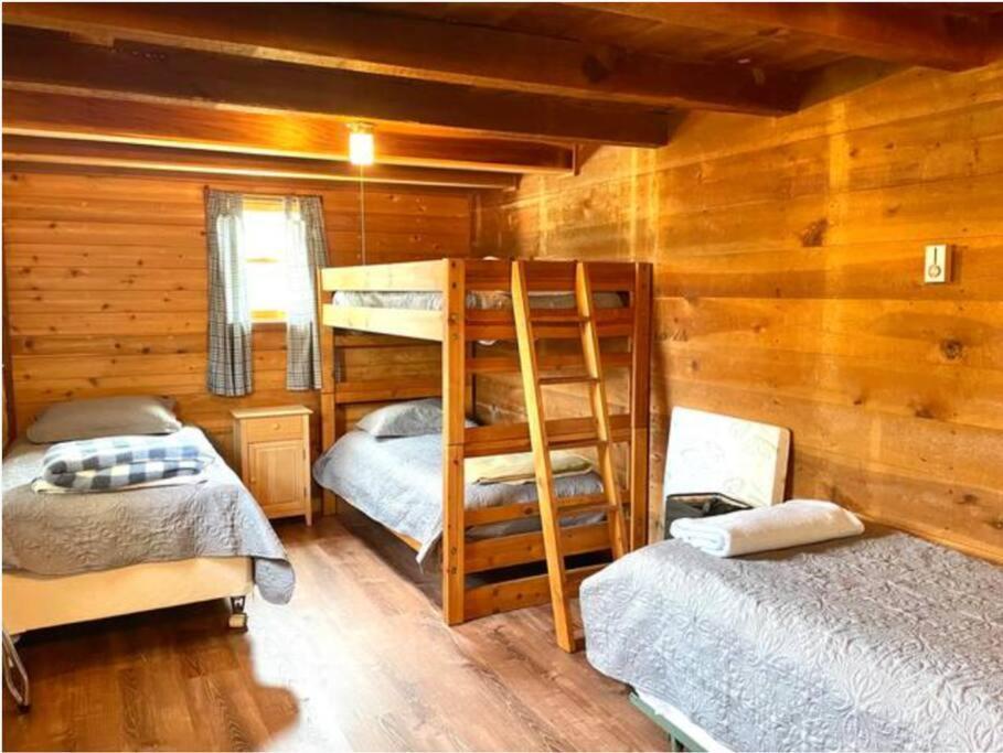 The Barn At Evermore: Riverfront Retreat W/Hot Tub Luray Buitenkant foto