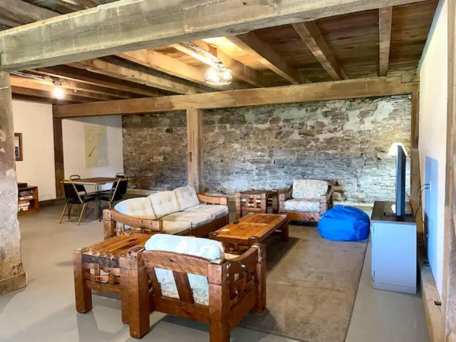 The Barn At Evermore: Riverfront Retreat W/Hot Tub Luray Buitenkant foto