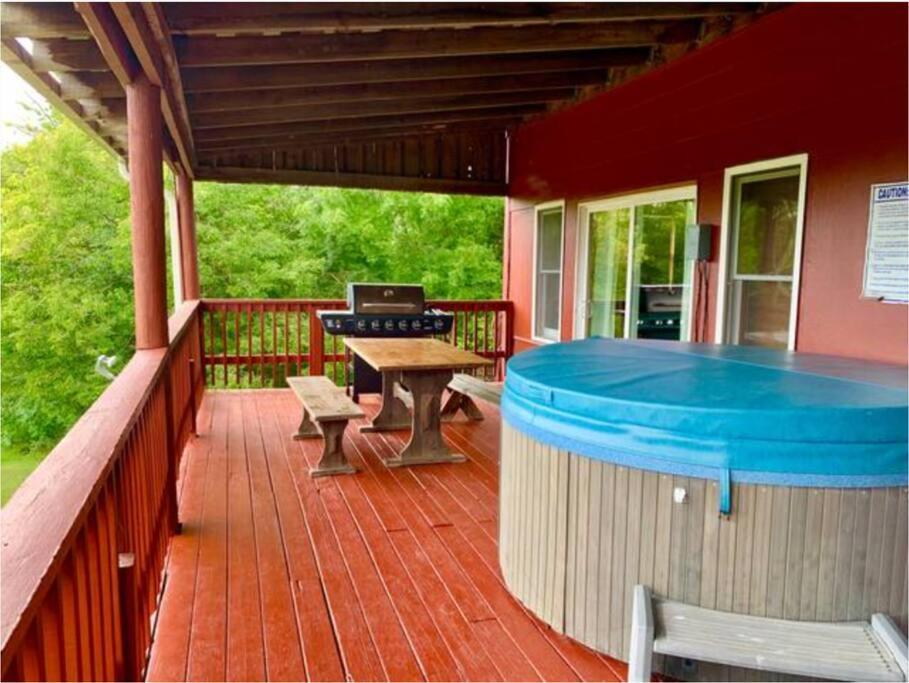 The Barn At Evermore: Riverfront Retreat W/Hot Tub Luray Buitenkant foto