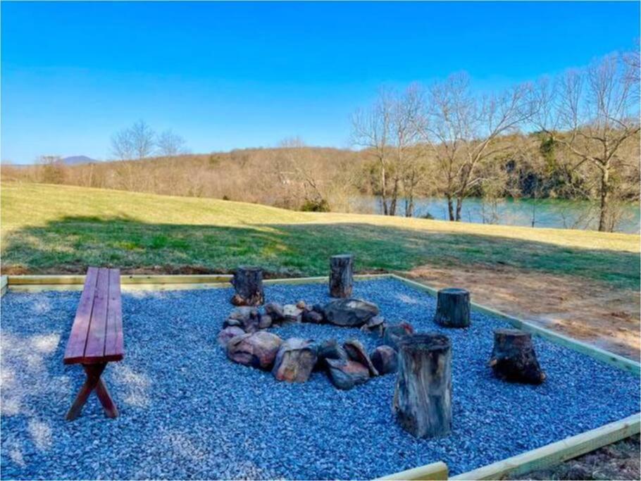 The Barn At Evermore: Riverfront Retreat W/Hot Tub Luray Buitenkant foto